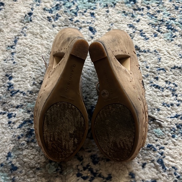 Tan Gianni Bini Wedges - Picture 3 of 4